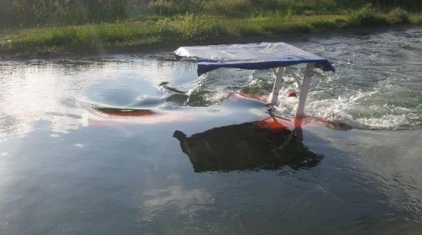 Trakt&ouml;r Kanala D&uuml;şt&uuml;, S&uuml;r&uuml;c&uuml; Boğularak &Ouml;ld&uuml;