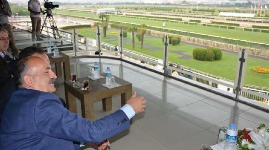 Bakan M&uuml;ezzinoğlu, Bebek Emzirme Kabinini Inceledi