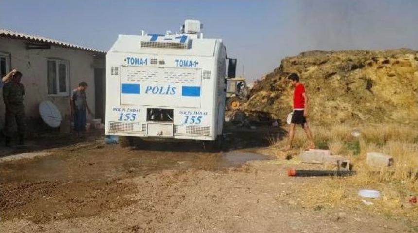 Suru&ccedil;&rsquo;Ta Hayvan &Ccedil;iftliğindeki Yangında 5 Ton Saman K&uuml;l Oldu