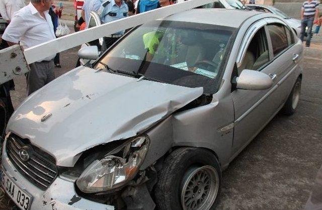 Elazığ&rsquo;da Hemzemin Ge&ccedil;itte Kaza: 4 Yaralı 1