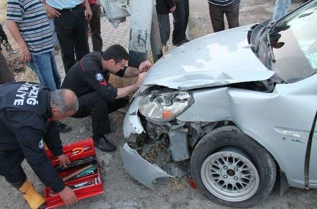 Elazığ&rsquo;da Hemzemin Ge&ccedil;itte Kaza: 4 Yaralı 2