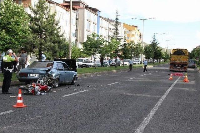 Kamyonun Altında Kalan Motosiklet S&uuml;r&uuml;c&uuml;s&uuml; Hayatını Kaybetti 2