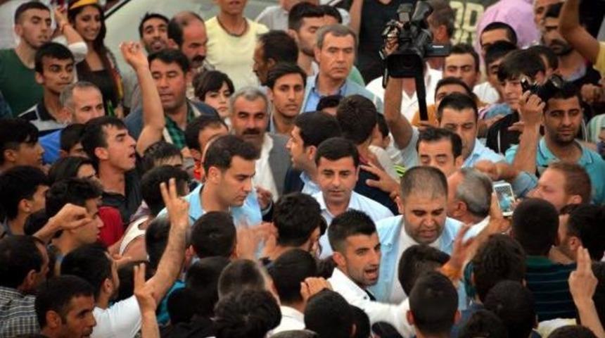 Diyarbakır'da Hdp Mitinginde Patlama: 2 &Ouml;l&uuml;, 90 Yaralı (5)