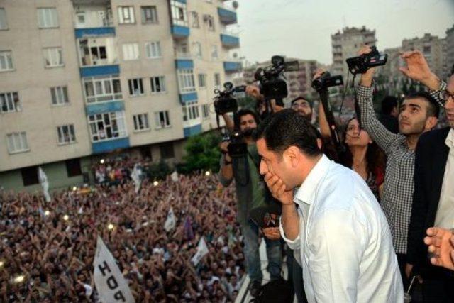 Diyarbakır da Hdp Mitinginde Patlama: 2 &Ouml;l&uuml;, 90 Yaralı (5) 3