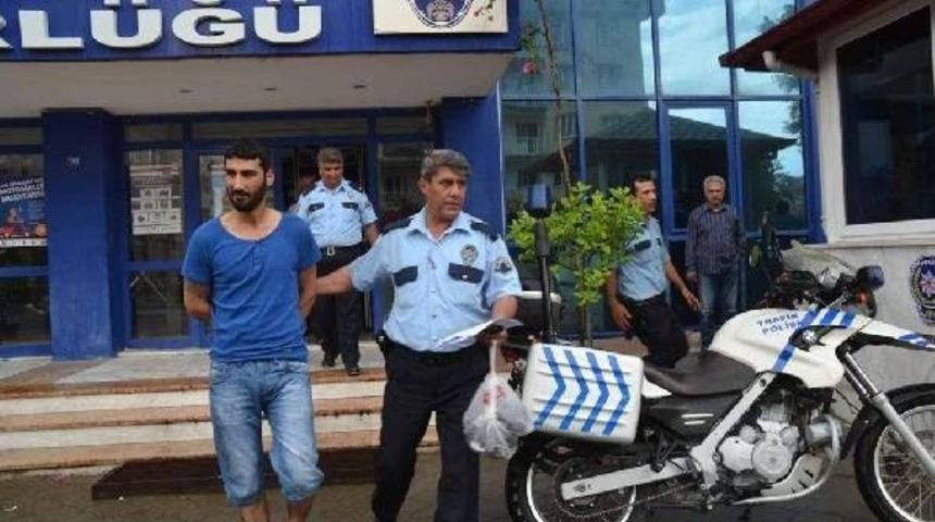 Otomobilinde Esrar Bulunan 3 Ş&uuml;pheli G&ouml;zaltına Alındı