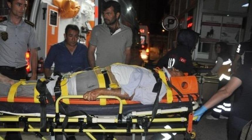 Adıyaman&rsquo;da İki Otomobil Kafa Kafaya &Ccedil;arpıştı: 5 Yaralı