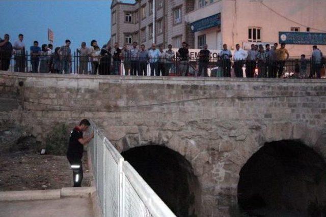 Şanlıurfa’Da Dereye Düşen Suriyeli Yaralandı