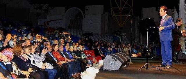 Yağmur Altında &lsquo;t&uuml;rk Sanat M&uuml;ziği Gecesi&rsquo; 2