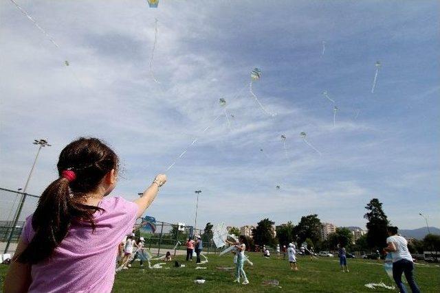 Karşıyaka’da Uçurtmalar ‘temiz Çevre’ İçin Havalandı