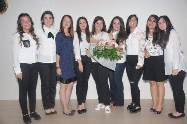 &Ouml;demiş&rsquo;te &Ouml;ğrenciler Yılın Stresini Şiir Dinletisiyle Attı 1