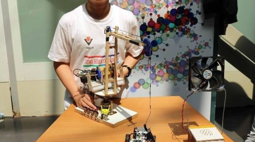 Bilim Merkezi&rsquo;nde Robotlar Yarıştı