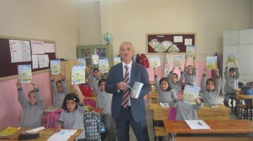 15 Bin &Ouml;ğrenciye İbrahim Hakkı Hazretlerinin &Ccedil;izgi Romanı Dağıtıldı
