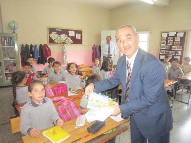 15 Bin &Ouml;ğrenciye İbrahim Hakkı Hazretlerinin &Ccedil;izgi Romanı Dağıtıldı 2