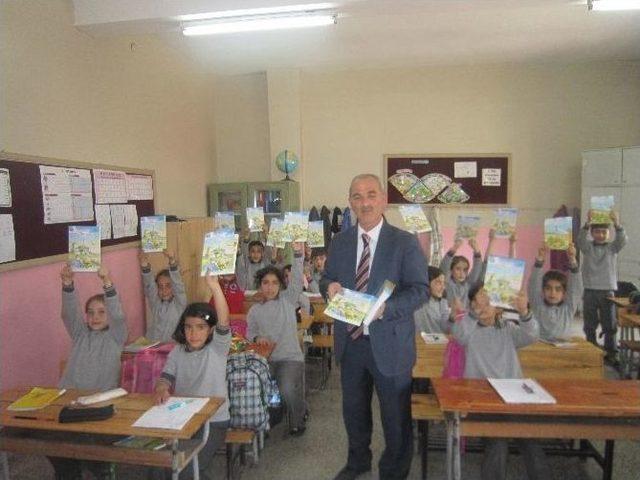 15 Bin &Ouml;ğrenciye İbrahim Hakkı Hazretlerinin &Ccedil;izgi Romanı Dağıtıldı 3