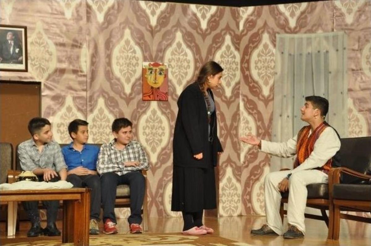 Gkv&rsquo;liler Sahnede Destan Yazdı