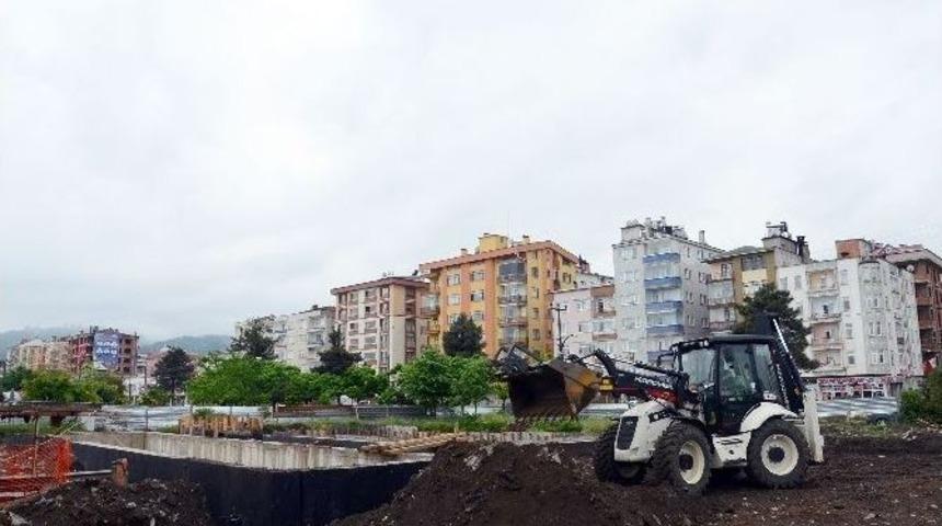 Araklı Ve Beşikd&uuml;z&uuml; İl&ccedil;elerinde Alt Yapı &Ccedil;alışmaları S&uuml;r&uuml;yor