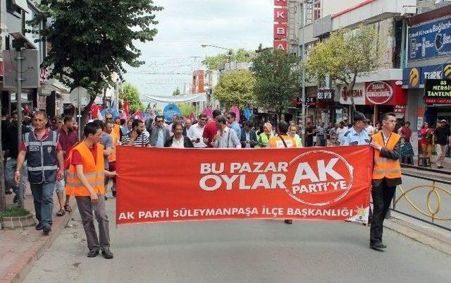 Tekirdağ’da Ak Parti Tarafından Sevgi Yürüyüşü Düzenlendi