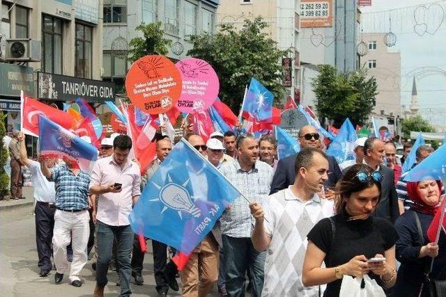 Tekirdağ’da Ak Parti Tarafından Sevgi Yürüyüşü Düzenlendi