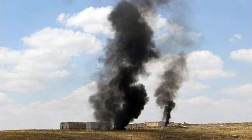 Boş Arazideki Lastikleri Yaktılar