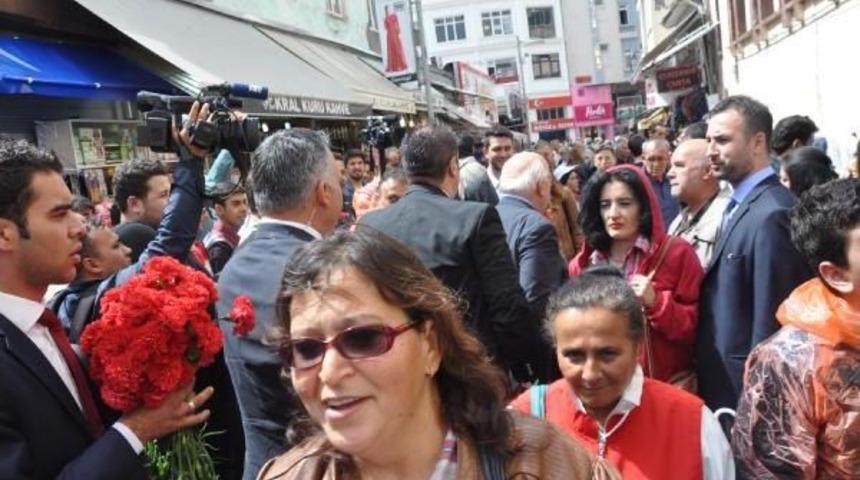 Bakan Avcı Seçim Yürüyüşüne Katıldı