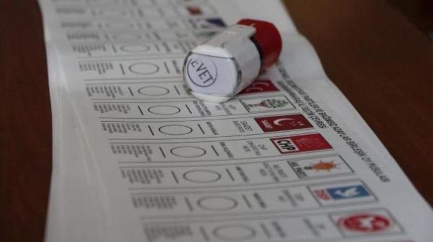 Se&ccedil;men Sandık Başına Koştu