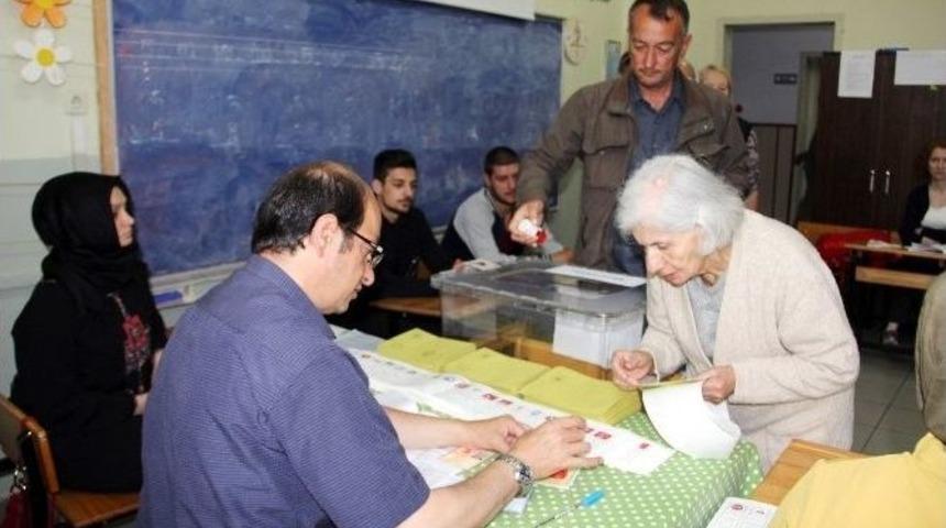 Yalova&rsquo;da Oy Kullanma İşlemi Başladı