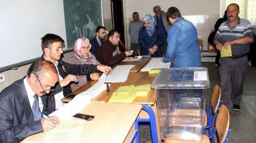 Erzurum&rsquo;da Oy Kullanma İşlemi Başladı