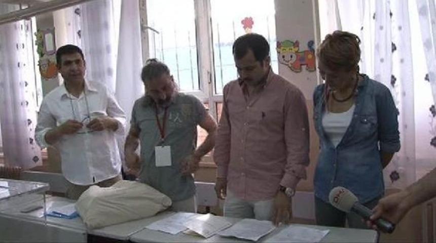 Sandık G&ouml;revlileri Yemin Etti