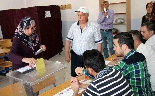 Elazığ’da Oy Kullanımı Başladı