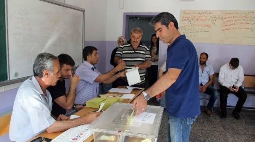 Gaziantep&rsquo;te Se&ccedil;menler Oy Kullanmaya Başladı