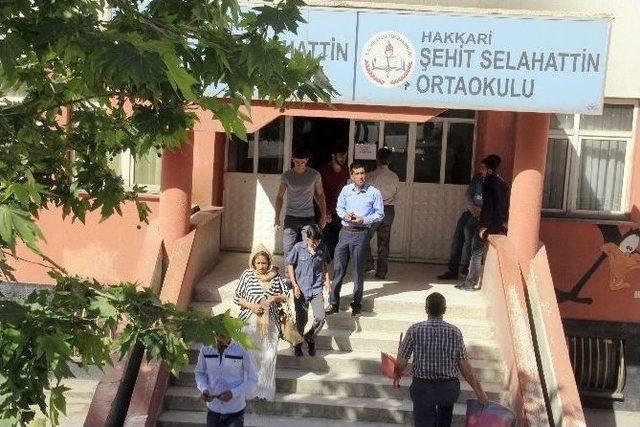 Hakkari’de Oy Kullanma İşlemi Başladı