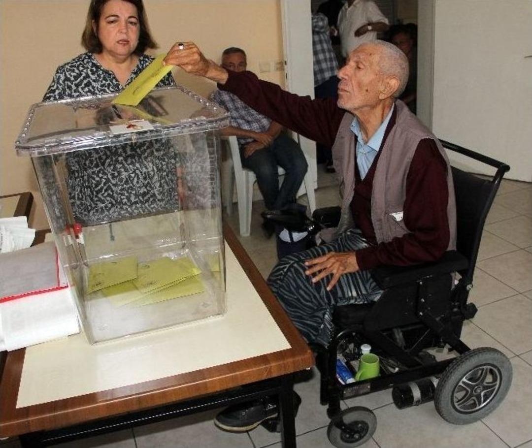 Huzurevine Sandık Kuruldu