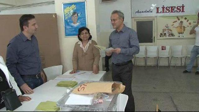 İstanbul'da Oy Verme Işlemi Başladı