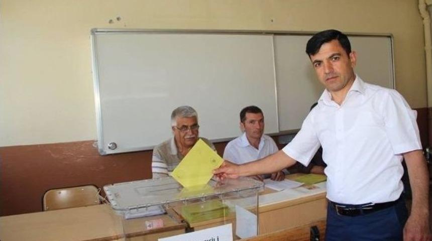 Oltu&rsquo;da Oy Verme İşlemi Başladı