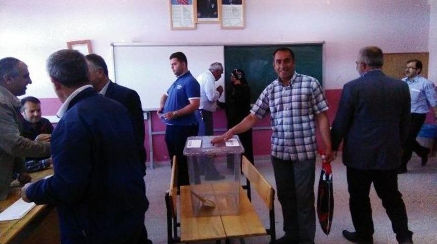 Adilcevaz&rsquo;da Oy Verme İşlemi Başladı