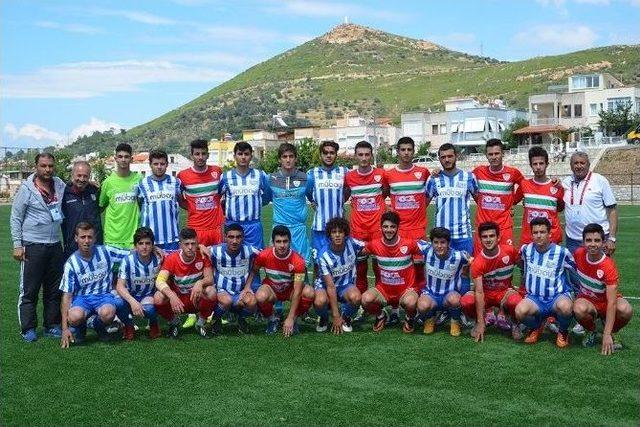 Foça Belediye Spor U 19 Futbol Takımı Şampiyon Oldu