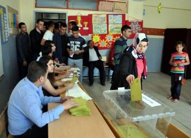 Van, Hakkari Ve Bitlis'te Seçime Yoğun Ilgi