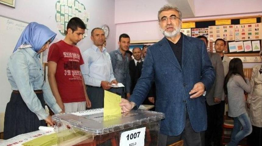 Bakan Yıldız Oyunu Kullandı