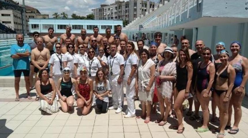 Boğaz Yarışı I&ccedil;in İzmir'de Y&uuml;zd&uuml;ler