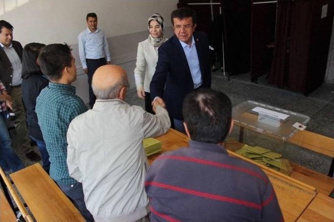 Bakan Zeybekci Oyunu Kullandı