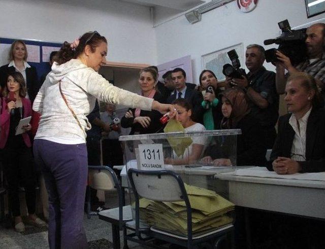 Mhp Lideri Bah&ccedil;eli&rsquo;nin Oy Kullanacağı Sandıkta Kimyasal Araması 1