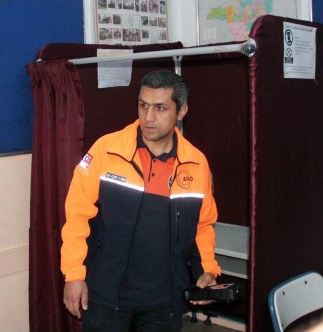 Mhp Lideri Bah&ccedil;eli&rsquo;nin Oy Kullanacağı Sandıkta Kimyasal Araması 2