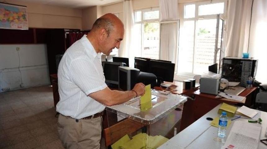 Seferihisar’da Oy Verme İşlemi Başladı