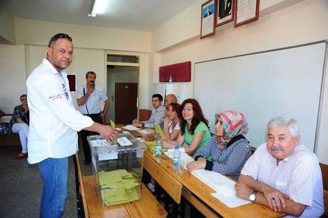 Seferihisar’da Oy Verme İşlemi Başladı 1