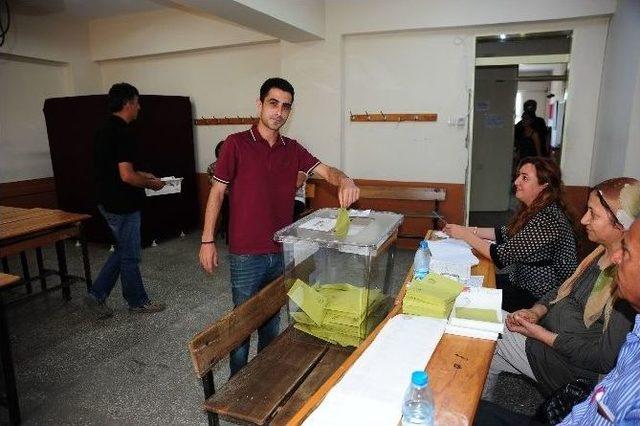 Seferihisar’da Oy Verme İşlemi Başladı 2