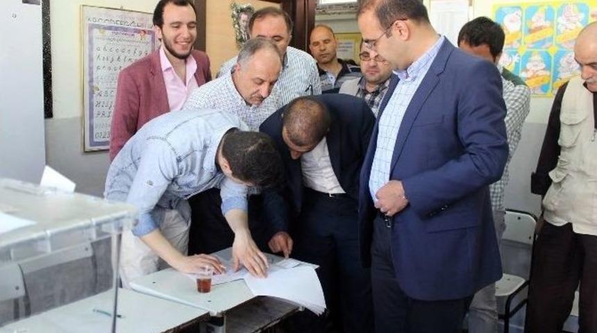 Ak Parti Milletvekili Adayı Özhan Oyunu Kullandı