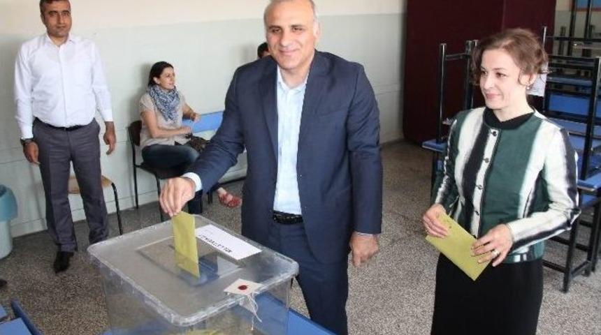 Elazığ Valisi Zorluoğlu Oyunu Kullandı