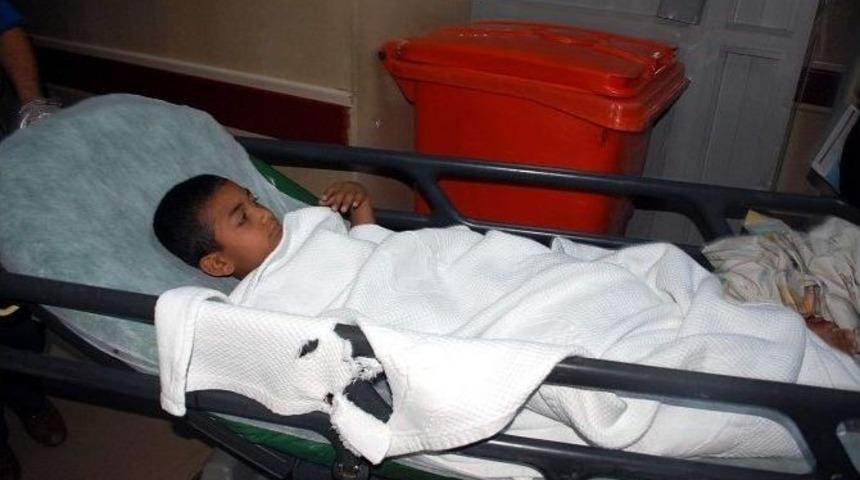 Altı Yaşındaki Çocuk Lağım Çukuruna Düştü