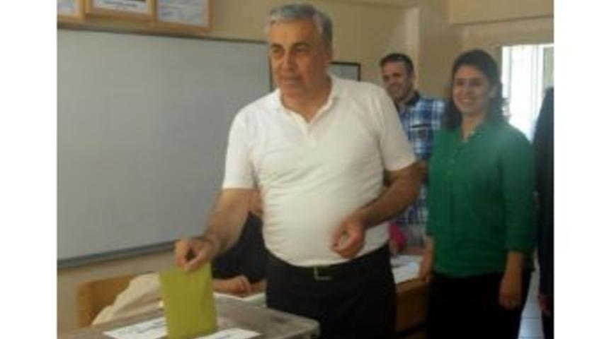 Mhp Milletvekili Adayı Günal Oyunu Kullandı