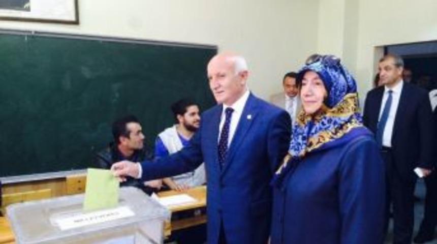 Ak Parti Kayseri Milletvekili Adayı Yaşar Karayel Oyunu Kullandı